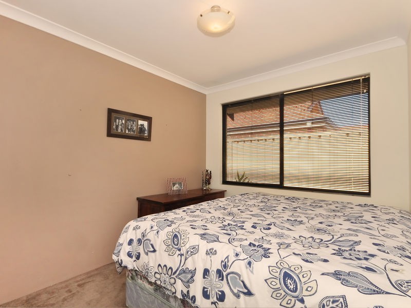 2 St Louis Avenue, Hocking WA 6065