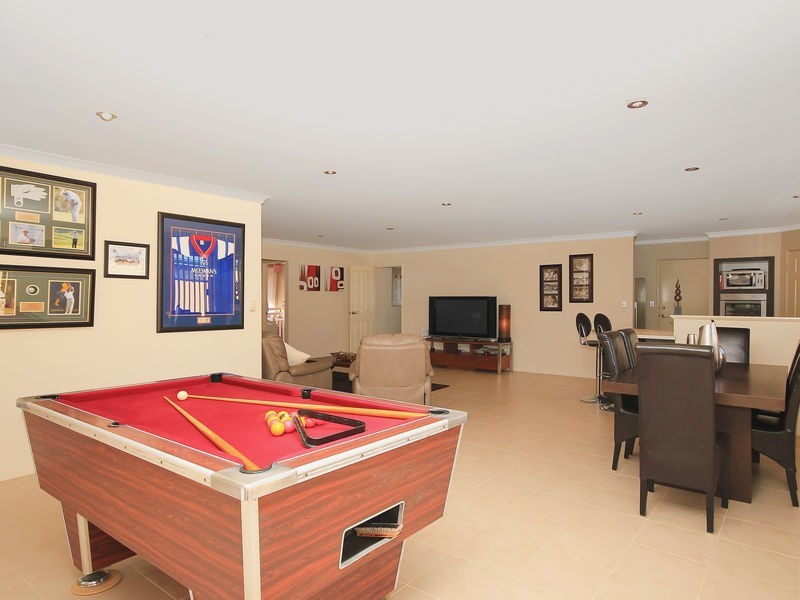 9 Rocklands Loop, Carramar WA 6031