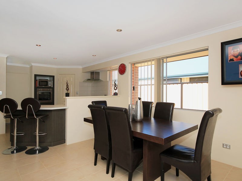 9 Rocklands Loop, Carramar WA 6031