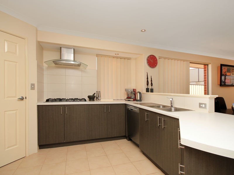 9 Rocklands Loop, Carramar WA 6031