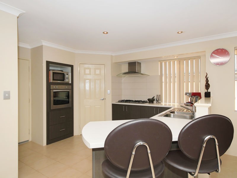 9 Rocklands Loop, Carramar WA 6031