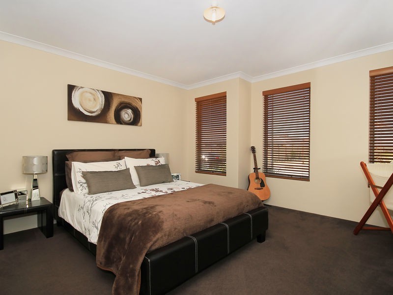 9 Rocklands Loop, Carramar WA 6031