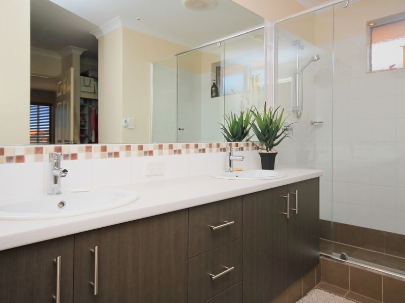 9 Rocklands Loop, Carramar WA 6031