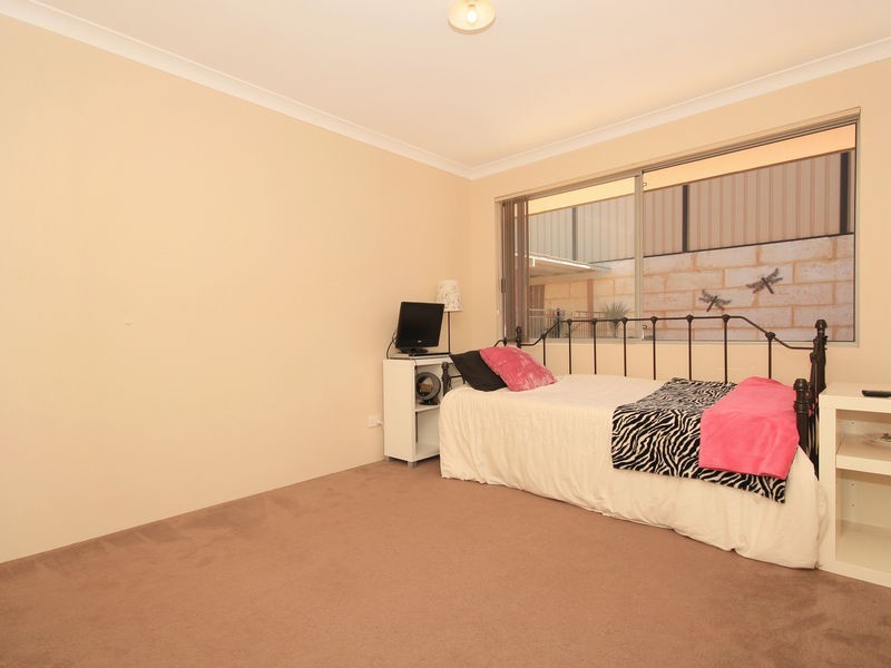 9 Rocklands Loop, Carramar WA 6031