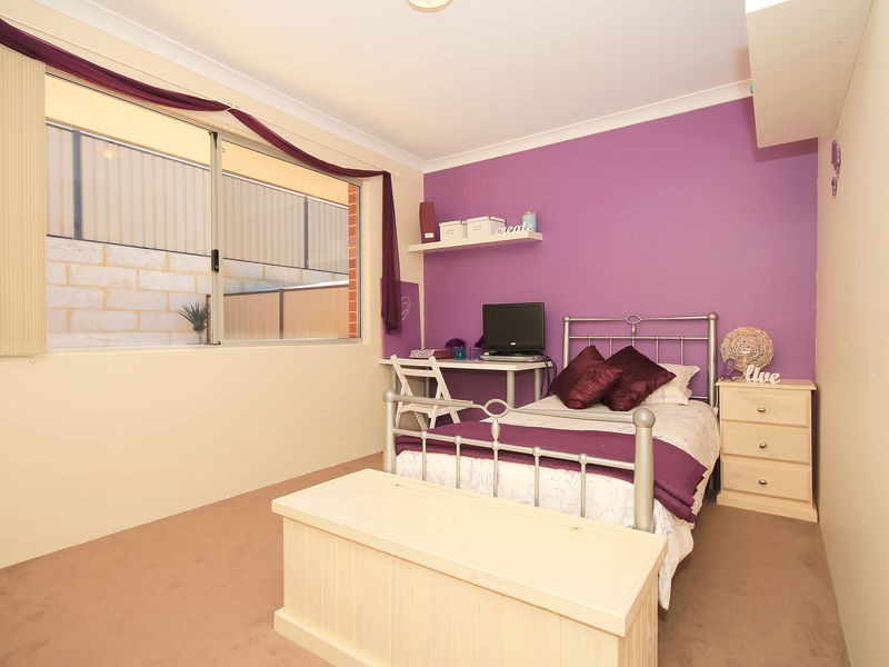 9 Rocklands Loop, Carramar WA 6031