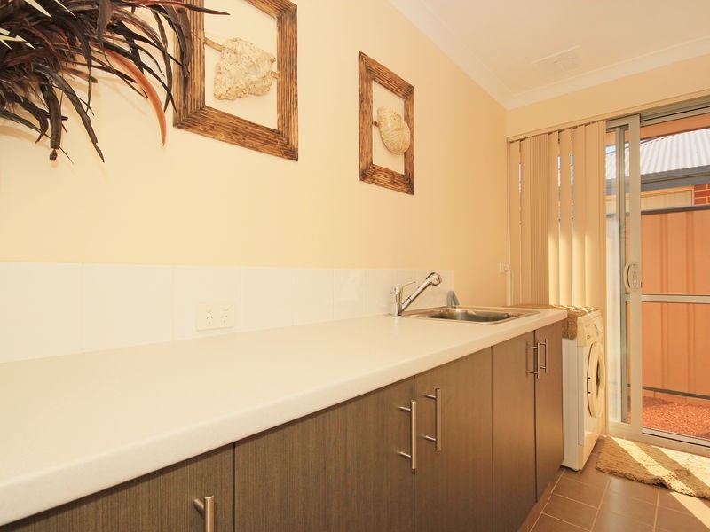 9 Rocklands Loop, Carramar WA 6031