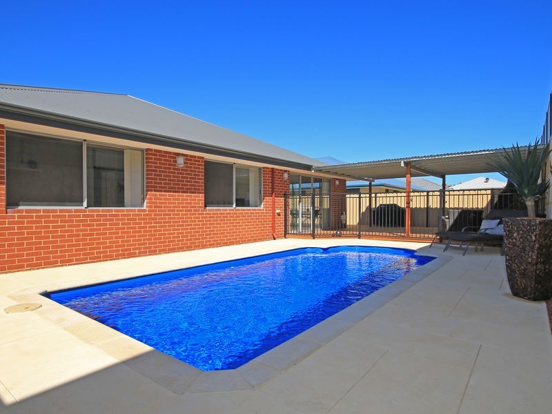 9 Rocklands Loop, Carramar WA 6031