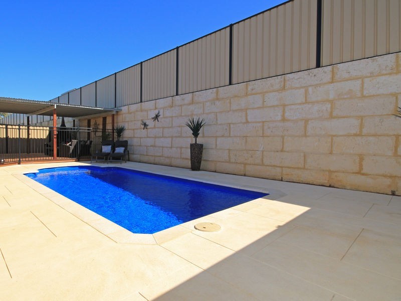 9 Rocklands Loop, Carramar WA 6031