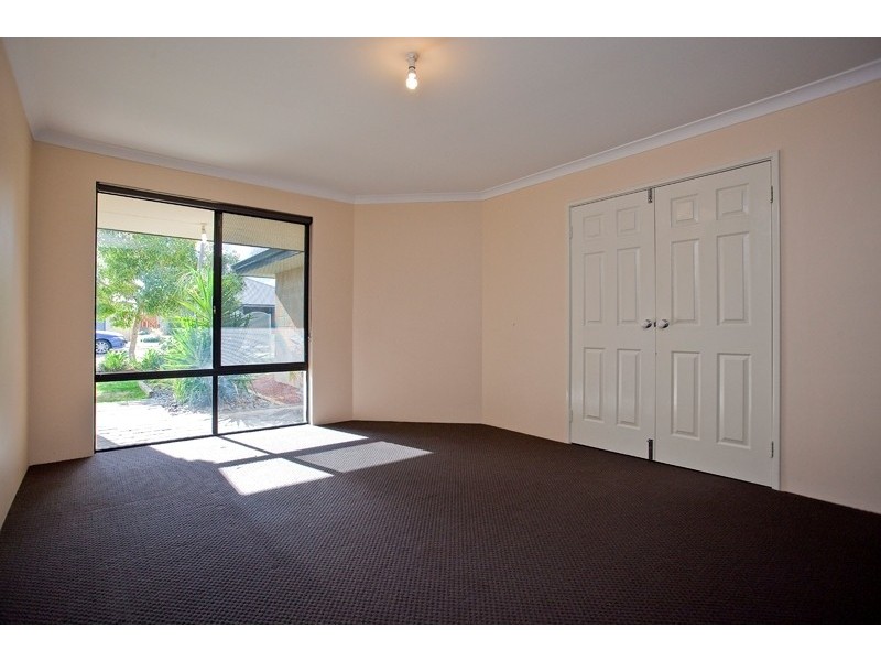 10  Alandale Bend, Carramar WA 6031