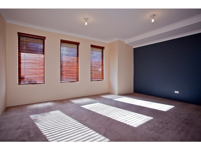 10  Alandale Bend, Carramar WA 6031