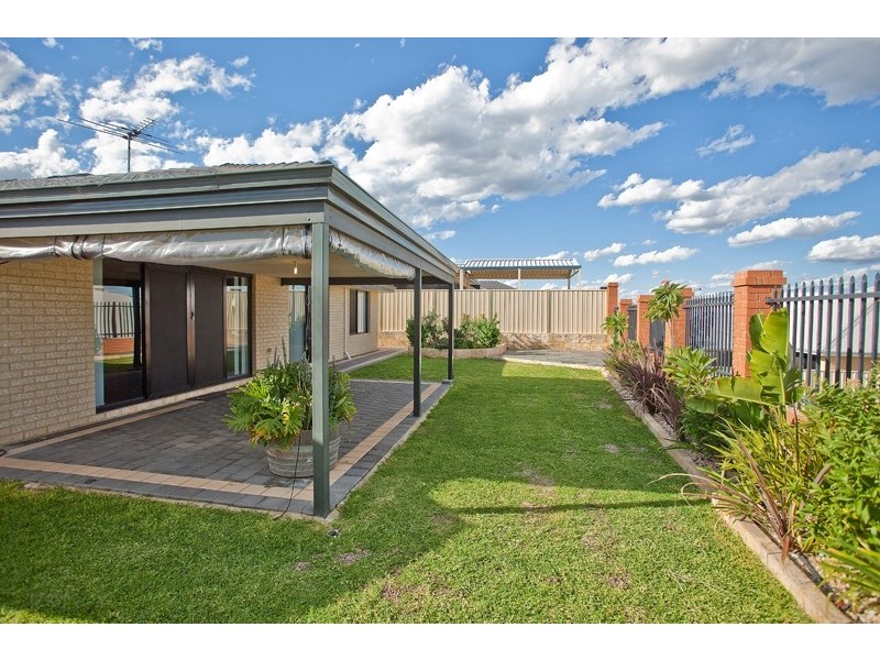 10  Alandale Bend, Carramar WA 6031