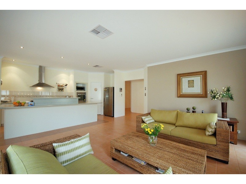 39 Carbine Loop, Carramar WA 6031