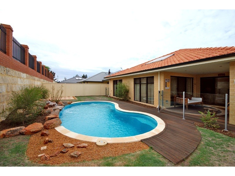 39 Carbine Loop, Carramar WA 6031