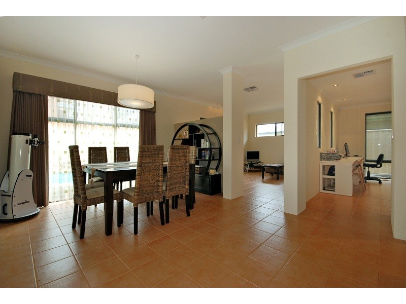 39 Carbine Loop, Carramar WA 6031