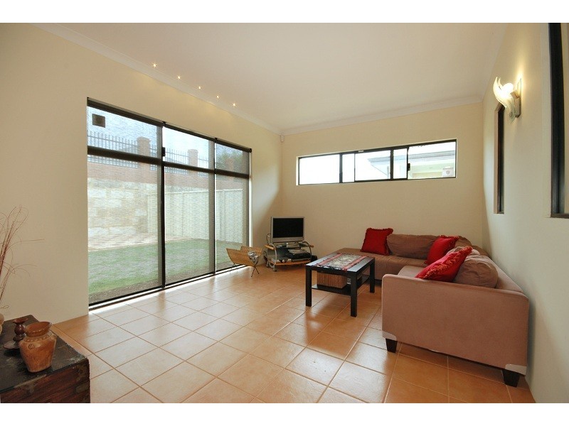 39 Carbine Loop, Carramar WA 6031