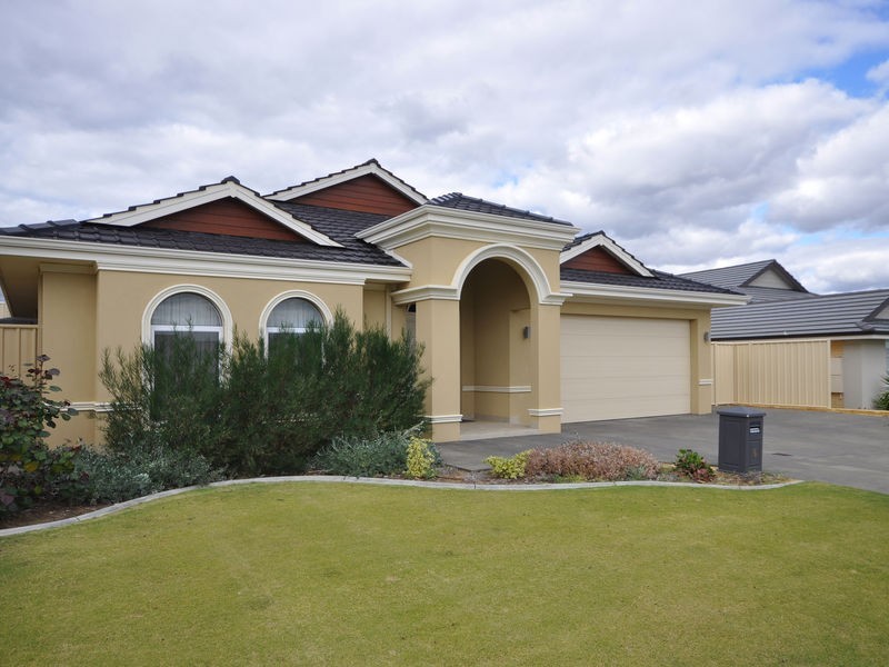 6 Eastman Turn, Tapping WA 6065