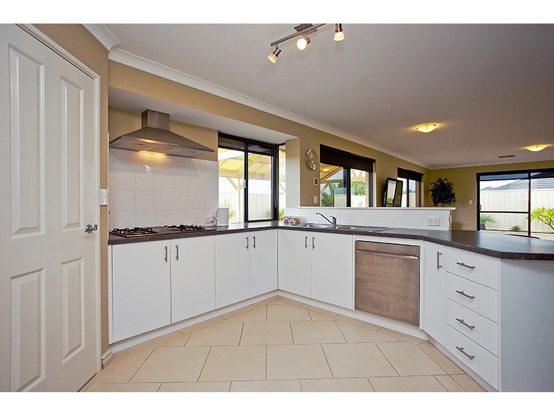 119 Sundowner Meander, Carramar WA 6031