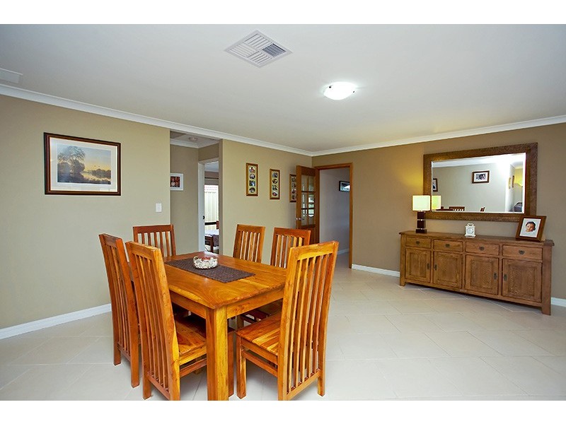 119 Sundowner Meander, Carramar WA 6031