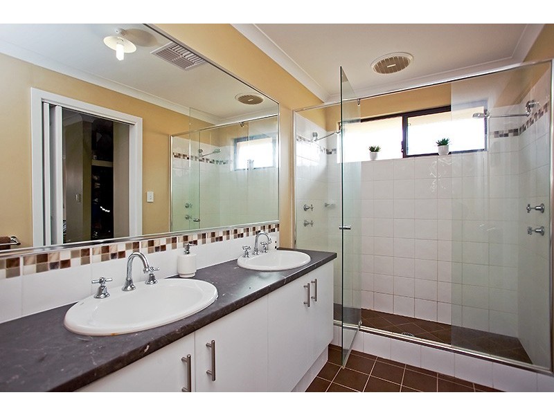 119 Sundowner Meander, Carramar WA 6031