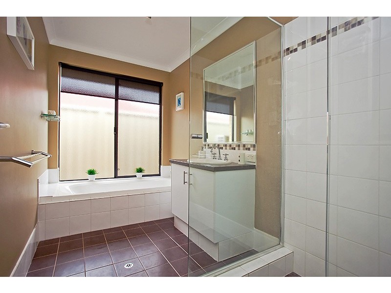 119 Sundowner Meander, Carramar WA 6031