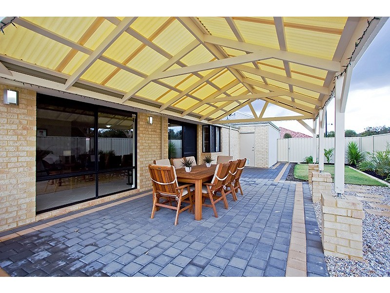 119 Sundowner Meander, Carramar WA 6031