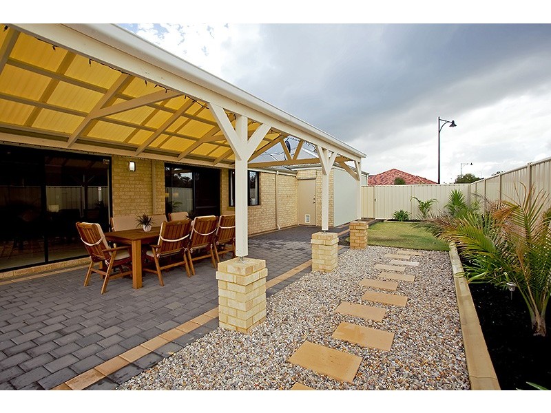 119 Sundowner Meander, Carramar WA 6031