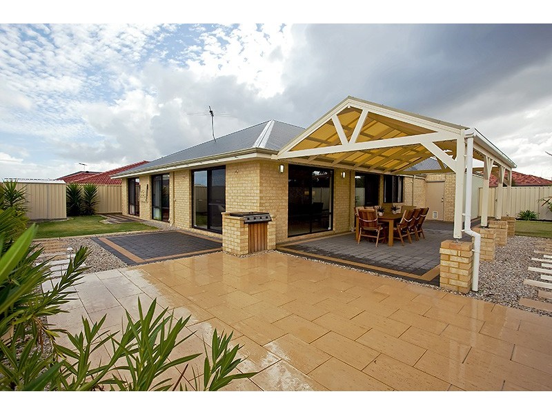 119 Sundowner Meander, Carramar WA 6031