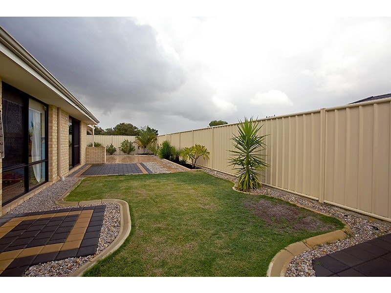 119 Sundowner Meander, Carramar WA 6031