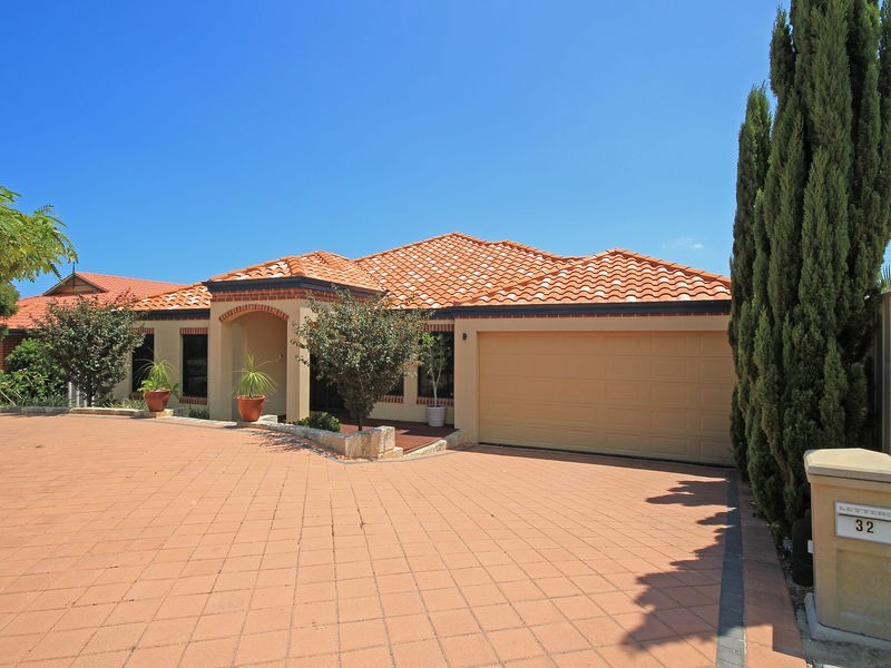32 Minjah Circuit, Carramar WA 6031