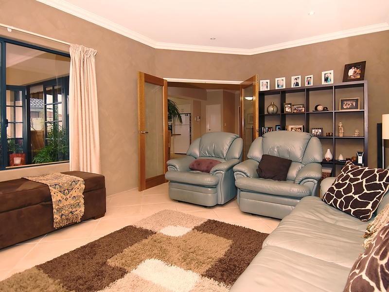 32 Minjah Circuit, Carramar WA 6031