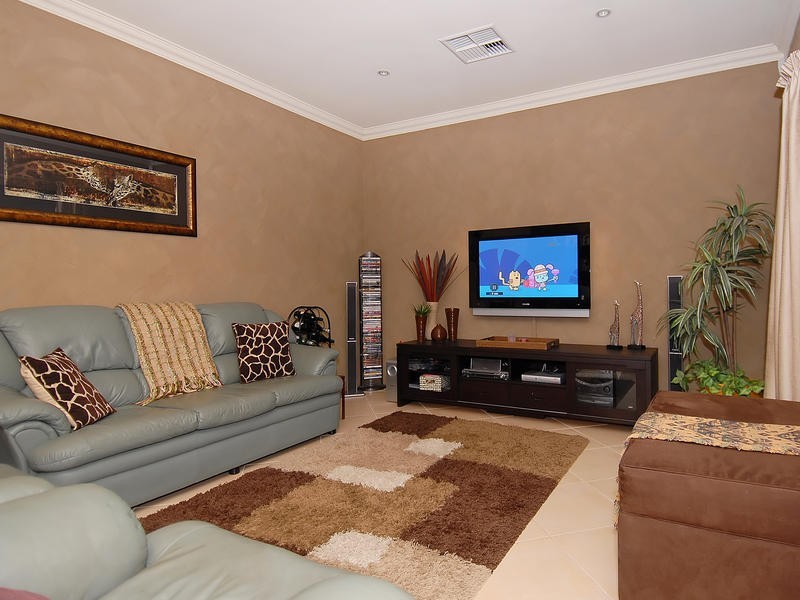 32 Minjah Circuit, Carramar WA 6031