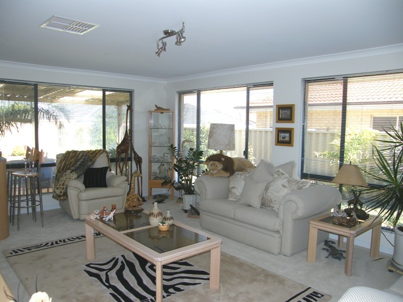 6 Cardiff Gate, Iluka WA 6028