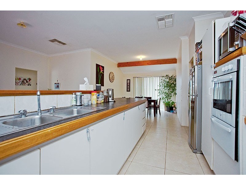 28 Carwoola Circle, Carramar WA 6031