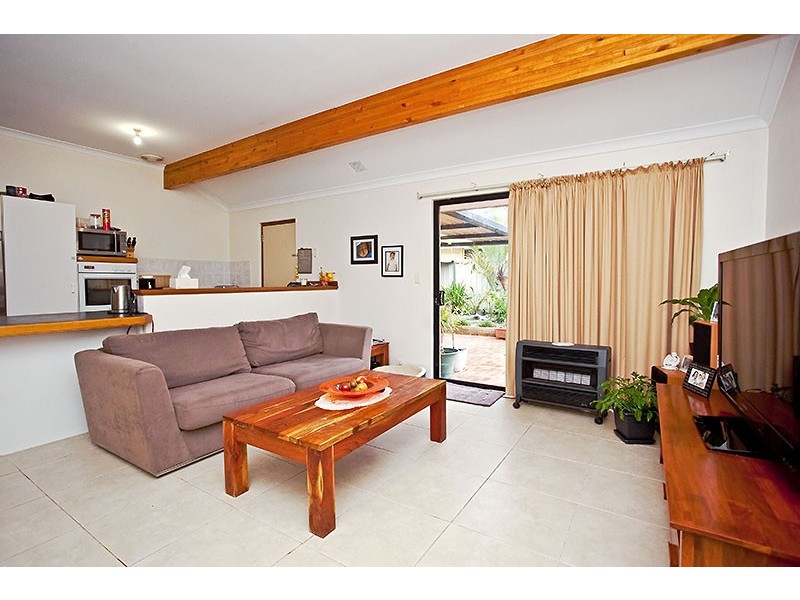 28 Carwoola Circle, Carramar WA 6031