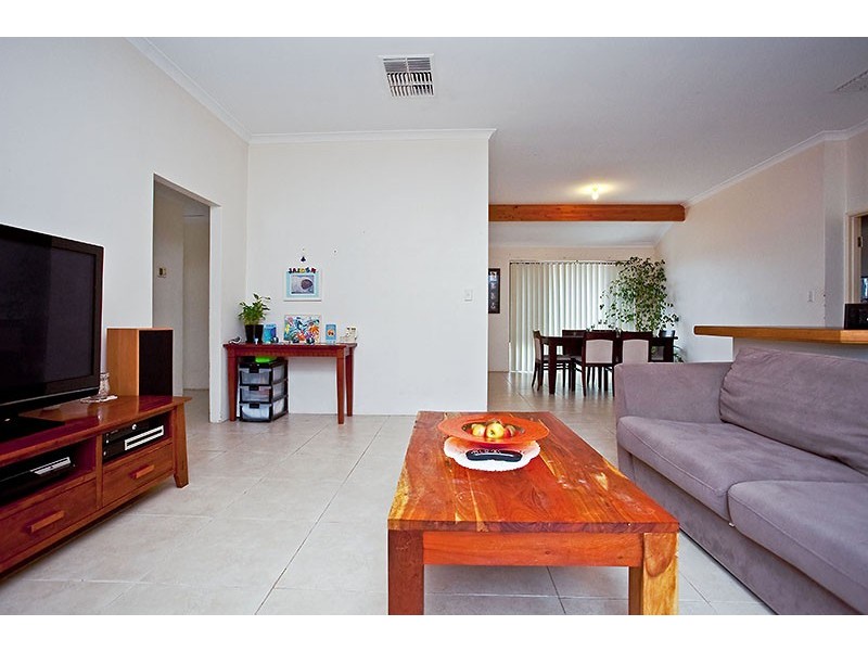 28 Carwoola Circle, Carramar WA 6031