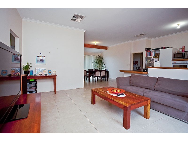 28 Carwoola Circle, Carramar WA 6031