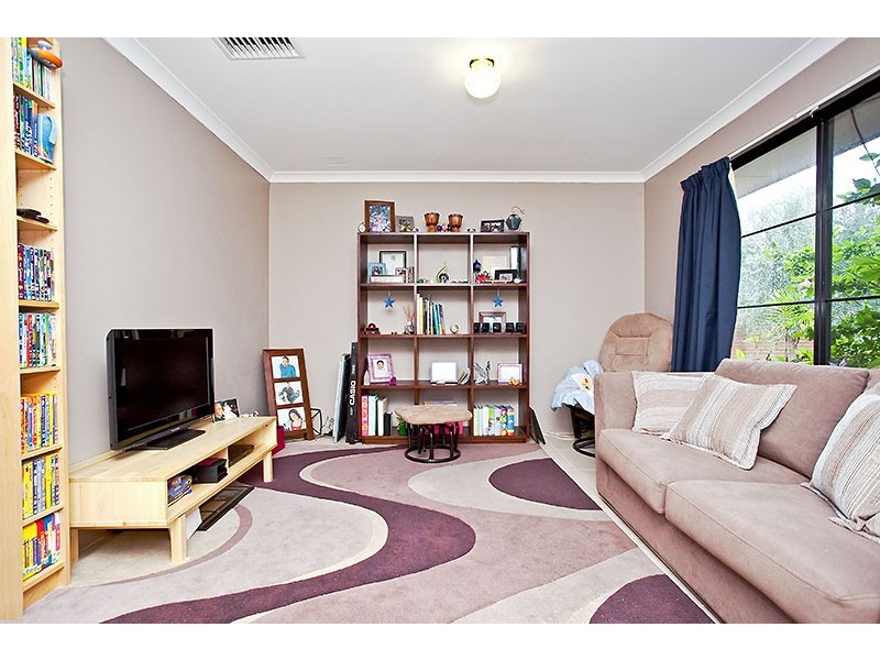 28 Carwoola Circle, Carramar WA 6031