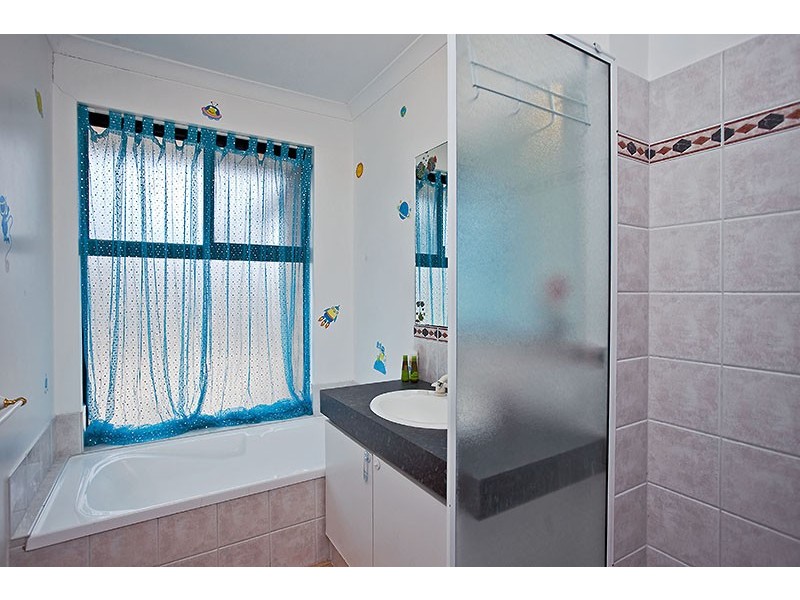 28 Carwoola Circle, Carramar WA 6031