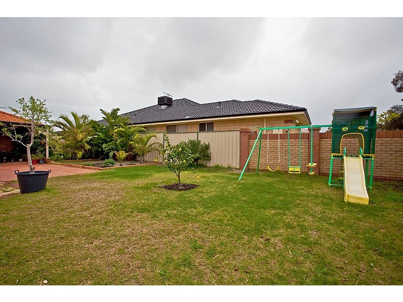 28 Carwoola Circle, Carramar WA 6031