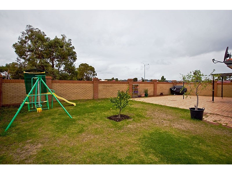 28 Carwoola Circle, Carramar WA 6031