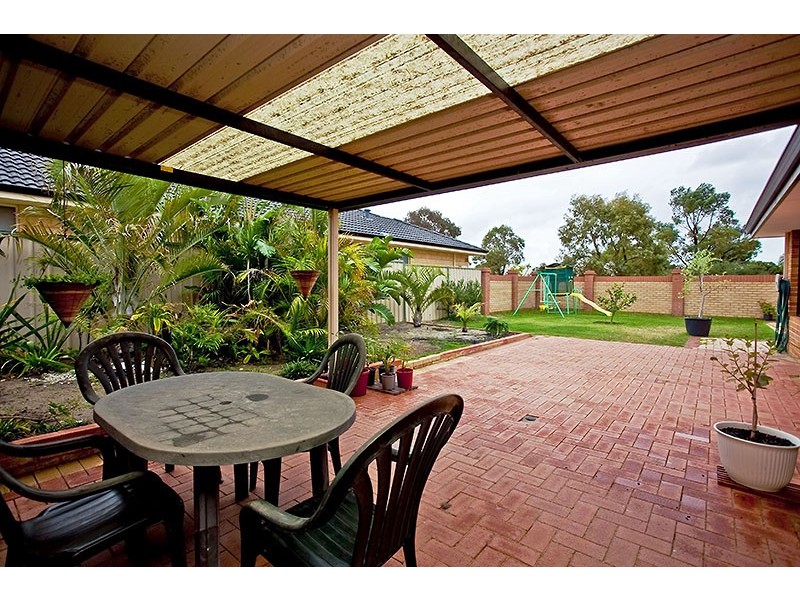 28 Carwoola Circle, Carramar WA 6031