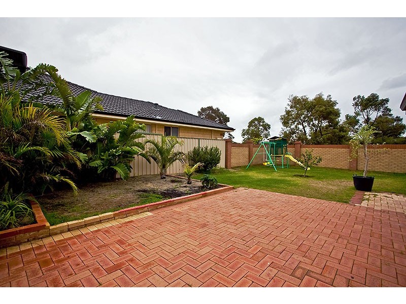 28 Carwoola Circle, Carramar WA 6031