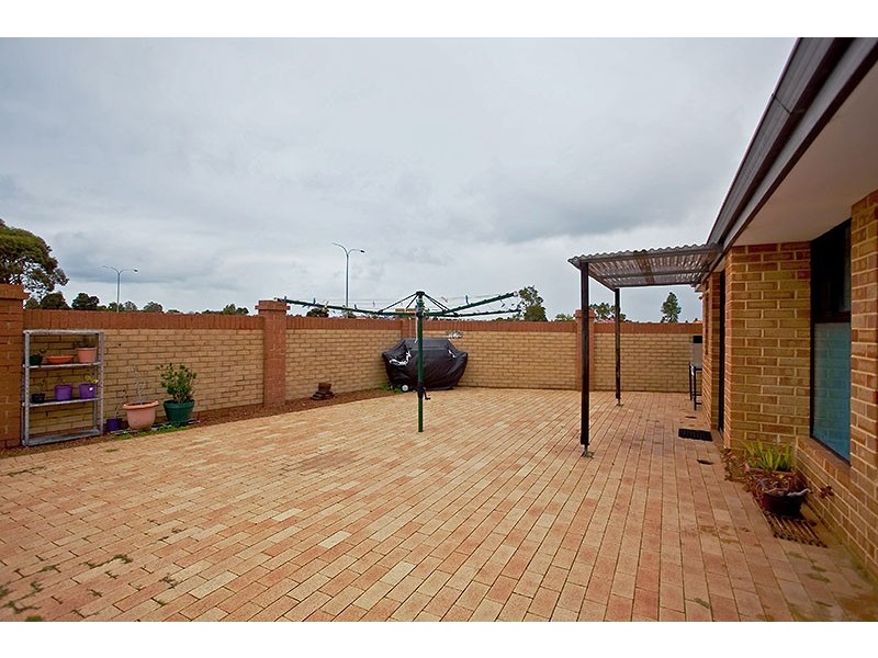 28 Carwoola Circle, Carramar WA 6031