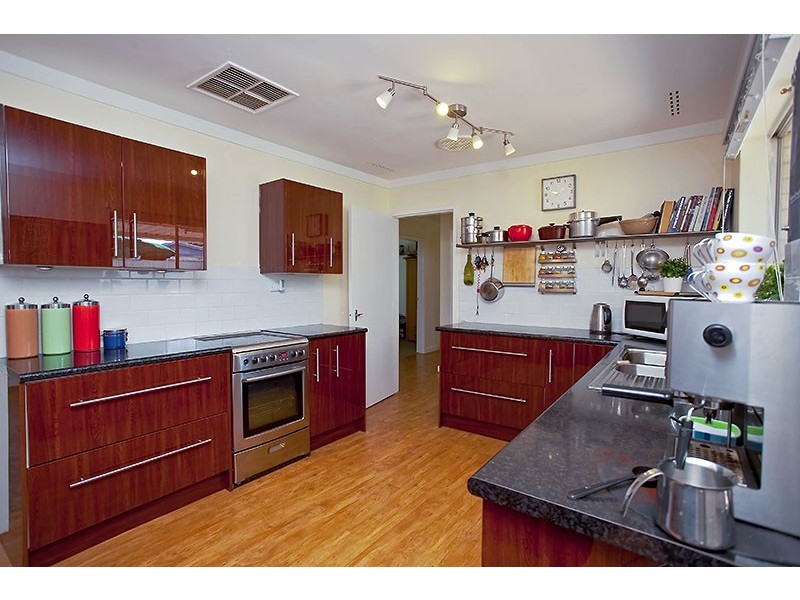 28 Dallas Crescent, Wanneroo WA 6065