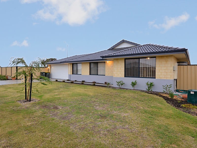 38 Lauderdale Ramble, Carramar WA 6031