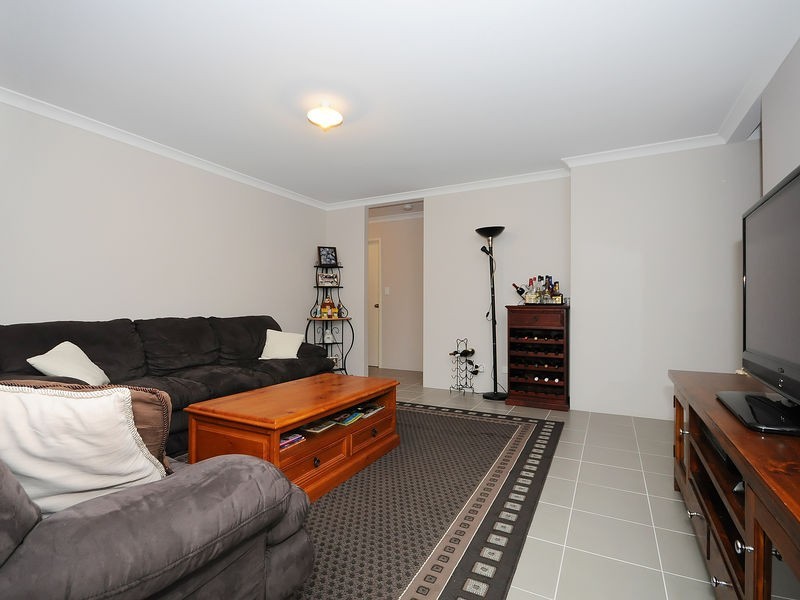 38 Lauderdale Ramble, Carramar WA 6031