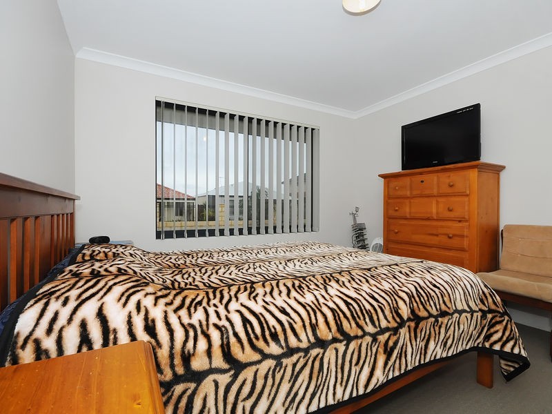 38 Lauderdale Ramble, Carramar WA 6031