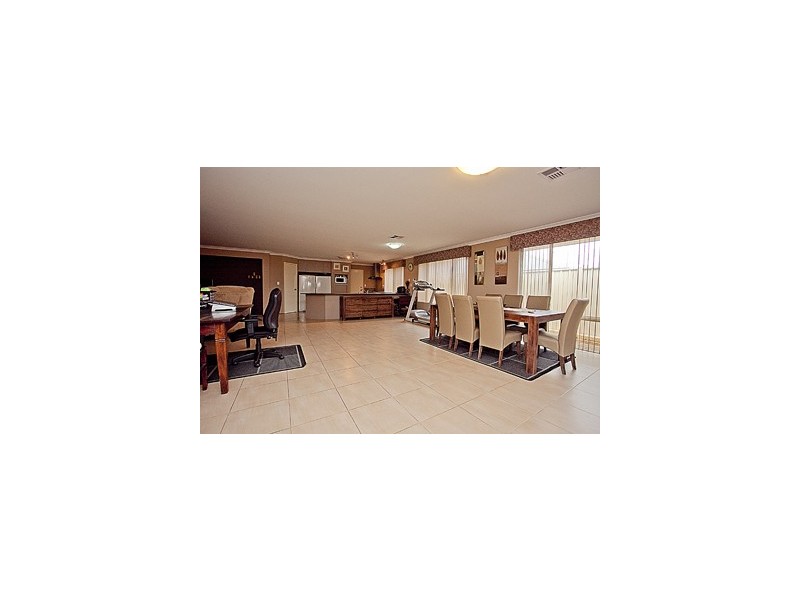 33 Abbey Green Road, Carramar WA 6031