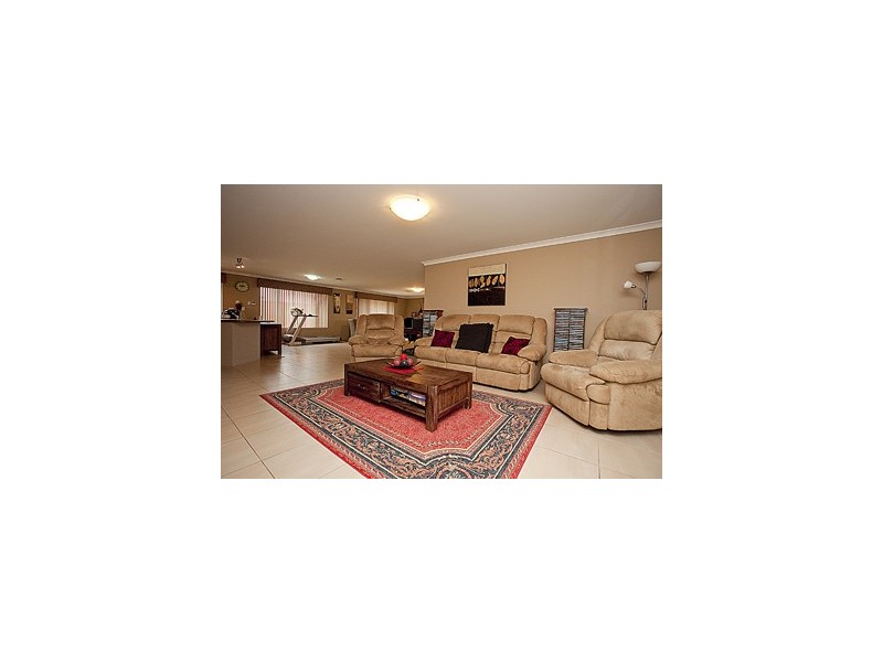 33 Abbey Green Road, Carramar WA 6031