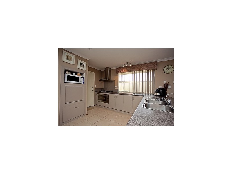 33 Abbey Green Road, Carramar WA 6031